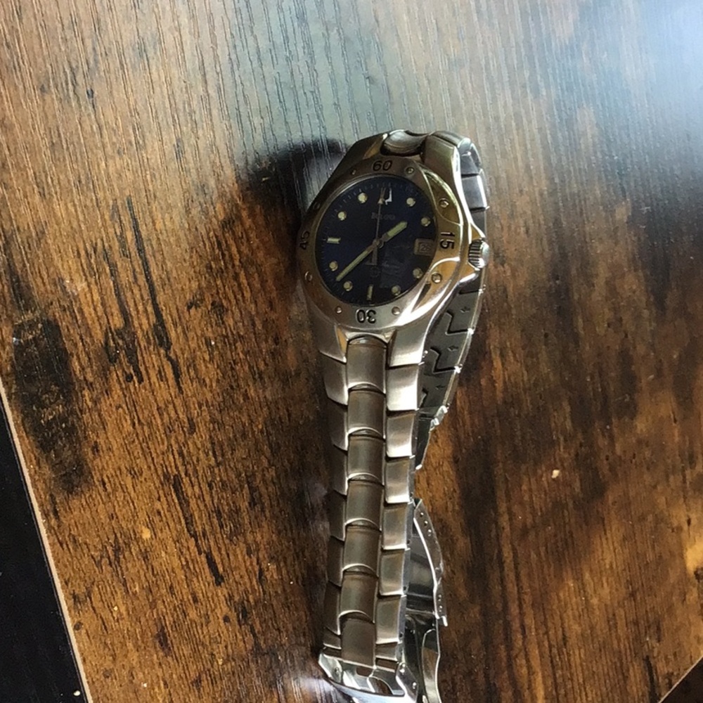 Mens Bulova wristwatch.  Blue face